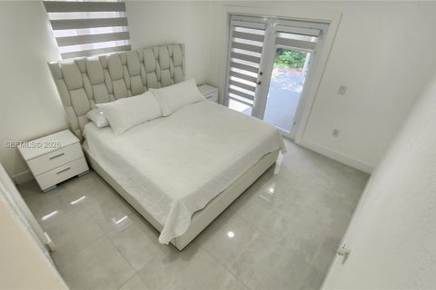House in Hialeah, Florida 4 bedrooms, 125.88 sq.m. № 2042989 - photo 21