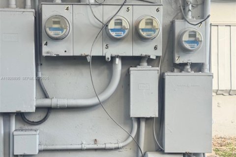 Propiedad comercial en venta en Hollywood, Florida № 1987322 - foto 12