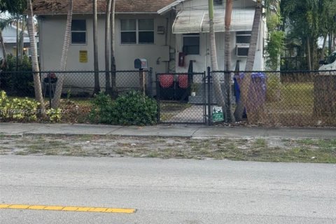 Propiedad comercial en venta en Hollywood, Florida № 1987322 - foto 13