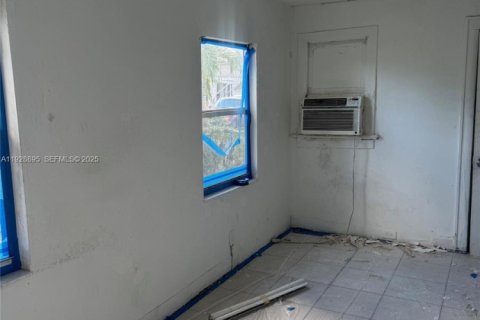 Propiedad comercial en venta en Hollywood, Florida № 1987322 - foto 10