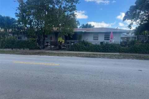 Propiedad comercial en venta en Hollywood, Florida № 1987322 - foto 1