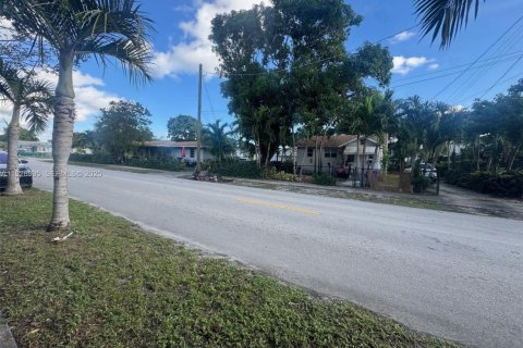 Propiedad comercial en venta en Hollywood, Florida № 1987322 - foto 2