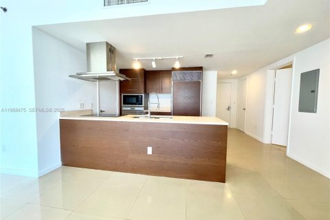 Condominio en alquiler en Miami, Florida, 2 dormitorios, 116.59 m2 № 2030936 - foto 2
