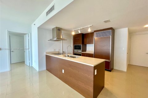 Condominio en alquiler en Miami, Florida, 2 dormitorios, 116.59 m2 № 2030936 - foto 3
