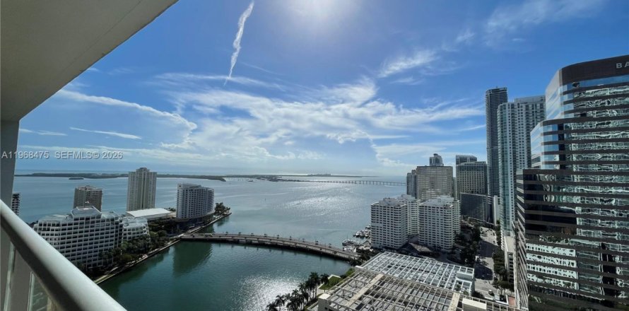 Condominio en Miami, Florida, 2 dormitorios  № 2030936