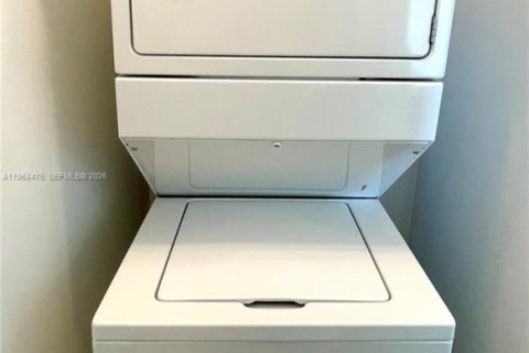 Condominio en alquiler en Miami, Florida, 2 dormitorios, 116.59 m2 № 2030936 - foto 11