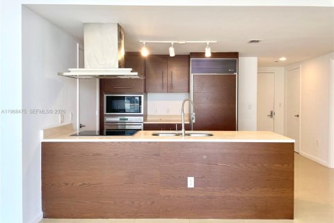 Condominio en alquiler en Miami, Florida, 2 dormitorios, 116.59 m2 № 2030936 - foto 4