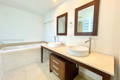 Condominio en alquiler en Miami, Florida, 2 dormitorios, 116.59 m2 № 2030936 - foto 19