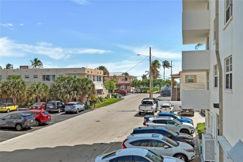 Condo in Hollywood, Florida, 2 bedrooms  № 1867603 - photo 22