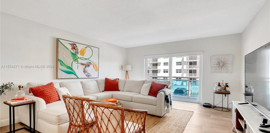 Condo in Hollywood, Florida, 2 bedrooms  № 1867603
