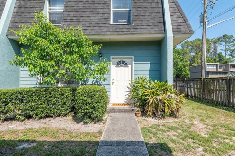 Condo in Gainesville, Florida, 3 bedrooms  № 1631198 - photo 1