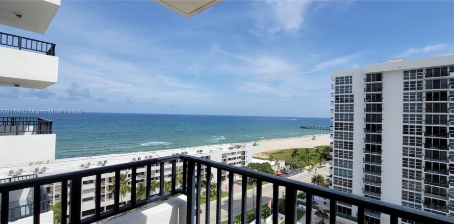 Кондоминиум с 2 спальнями в Помпано-Бич, Флорида № 1964824