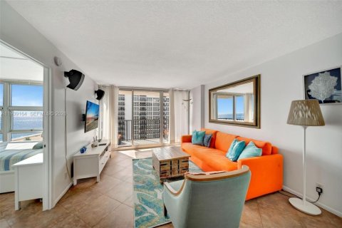 Снять в аренду кондоминиум в Помпано-Бич, Флорида 2 спальни, 97.55м2, № 1964824 - фото 30