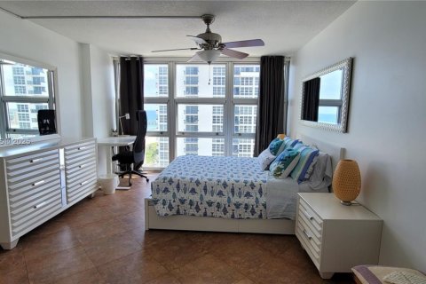 Снять в аренду кондоминиум в Помпано-Бич, Флорида 2 спальни, 97.55м2, № 1964824 - фото 18