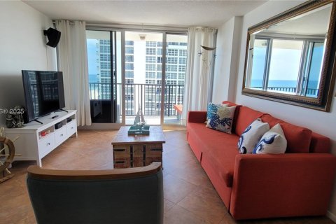 Снять в аренду кондоминиум в Помпано-Бич, Флорида 2 спальни, 97.55м2, № 1964824 - фото 22