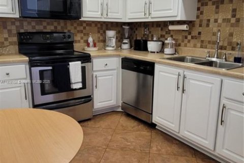 Снять в аренду кондоминиум в Помпано-Бич, Флорида 2 спальни, 97.55м2, № 1964824 - фото 5