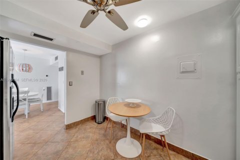 Снять в аренду кондоминиум в Помпано-Бич, Флорида 2 спальни, 97.55м2, № 1964824 - фото 27