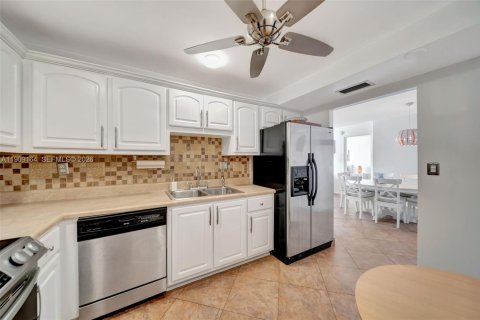 Снять в аренду кондоминиум в Помпано-Бич, Флорида 2 спальни, 97.55м2, № 1964824 - фото 26