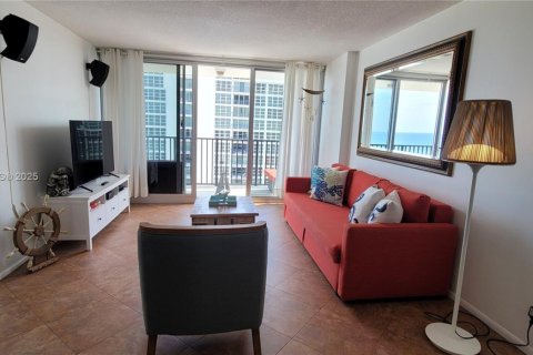 Снять в аренду кондоминиум в Помпано-Бич, Флорида 2 спальни, 97.55м2, № 1964824 - фото 16