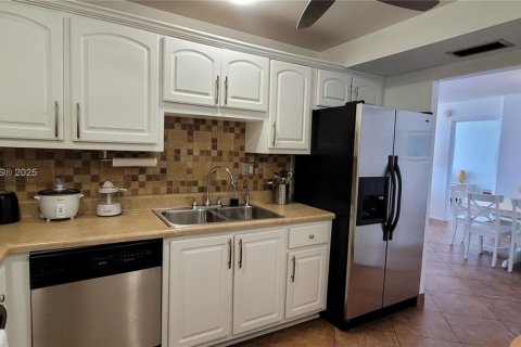 Снять в аренду кондоминиум в Помпано-Бич, Флорида 2 спальни, 97.55м2, № 1964824 - фото 4