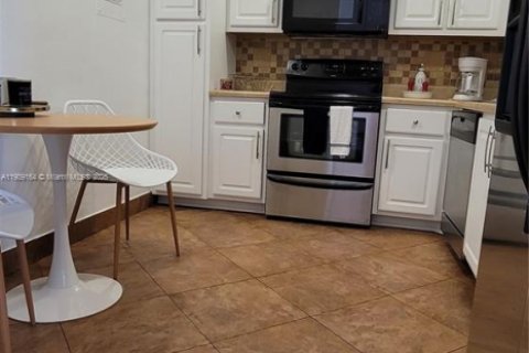 Снять в аренду кондоминиум в Помпано-Бич, Флорида 2 спальни, 97.55м2, № 1964824 - фото 23