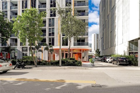 Condo in Miami, Florida, 1 bedroom  № 1934290 - photo 3