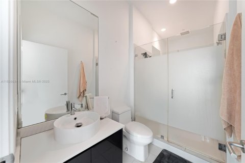 Condo in Miami, Florida, 1 bedroom  № 1934290 - photo 18