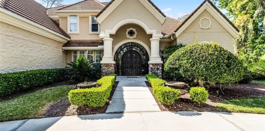 House in Lake Mary, Florida 5 bedrooms, 599.31 sq.m. № 1582016