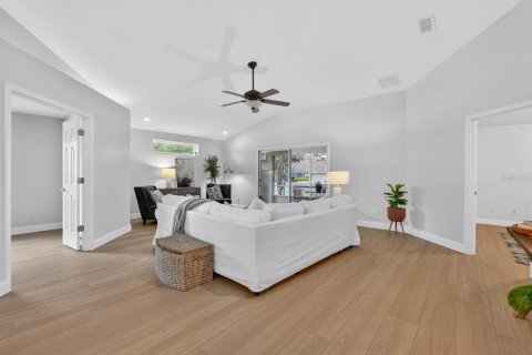 House in Ormond Beach, Florida 3 bedrooms, 158.77 sq.m. № 2206598 - photo 6