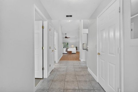 House in Ormond Beach, Florida 3 bedrooms, 158.77 sq.m. № 2206598 - photo 5