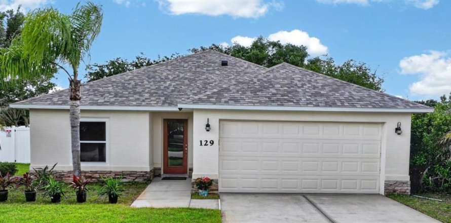 House in Ormond Beach, Florida 3 bedrooms, 158.77 sq.m. № 2206598