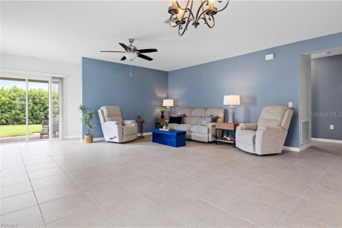 Villa ou maison à vendre à Cape Coral, Floride: 3 chambres, 162.3 m2 № 1913585 - photo 11