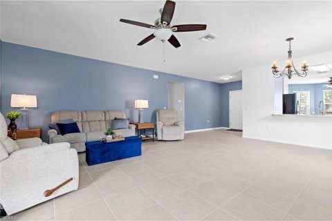 Villa ou maison à vendre à Cape Coral, Floride: 3 chambres, 162.3 m2 № 1913585 - photo 12