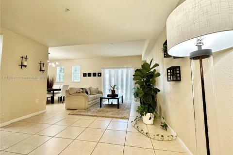 Copropriété à vendre à Doral, Floride: 3 chambres, 116.69 m2 № 1939744 - photo 6