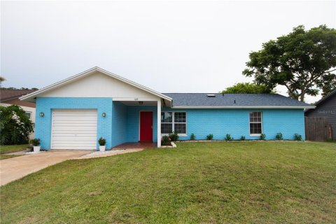 House in South Daytona, Florida 3 bedrooms, 127.09 sq.m. № 2216881