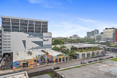 Condominio en alquiler en Miami, Florida, 3 habitaciones, 44.5 m2 № 2183225 - foto 5
