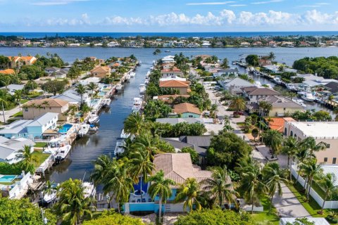 House in Hypoluxo, Florida 5 bedrooms, 269.97 sq.m. № 2242344 - photo 26