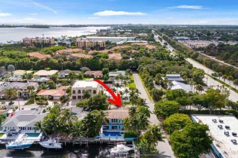 House in Hypoluxo, Florida 5 bedrooms, 269.97 sq.m. № 2242344 - photo 24