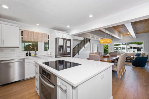 House in Hypoluxo, Florida 5 bedrooms, 269.97 sq.m. № 2242344 - photo 7