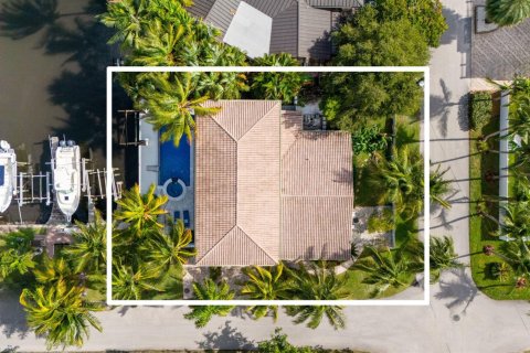 House in Hypoluxo, Florida 5 bedrooms, 269.97 sq.m. № 2242344 - photo 22
