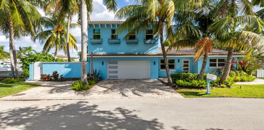House in Hypoluxo, Florida 5 bedrooms, 269.97 sq.m. № 2242344