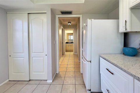 House in Sarasota, Florida 2 bedrooms, 113.25 sq.m. № 1903167 - photo 9