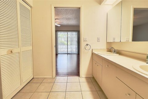 House in Sarasota, Florida 2 bedrooms, 113.25 sq.m. № 1903167 - photo 18