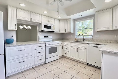 House in Sarasota, Florida 2 bedrooms, 113.25 sq.m. № 1903167 - photo 6