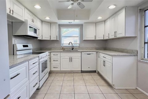 House in Sarasota, Florida 2 bedrooms, 113.25 sq.m. № 1903167 - photo 5