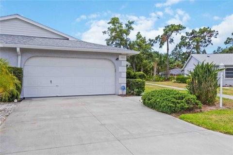 House in Sarasota, Florida 2 bedrooms, 113.25 sq.m. № 1903167 - photo 2