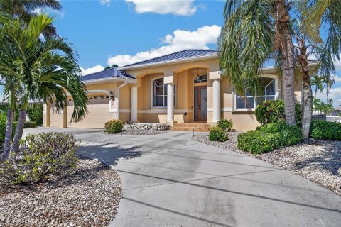 Villa ou maison à vendre à Punta Gorda, Floride: 3 chambres, 194.26 m2 № 2339780 - photo 2