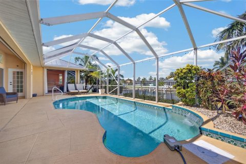 Villa ou maison à vendre à Punta Gorda, Floride: 3 chambres, 194.26 m2 № 2339780 - photo 6