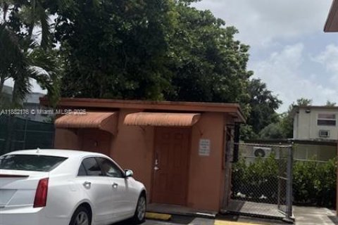 Commercial property in Miami, Florida 460.05 sq.m. № 1932390 - photo 3