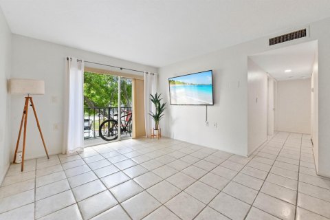 Copropriété à vendre à West Palm Beach, Floride: 2 chambres, 65.77 m2 № 2155097 - photo 2